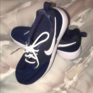 Nike Girls US size 3.5Y only worn once!!!